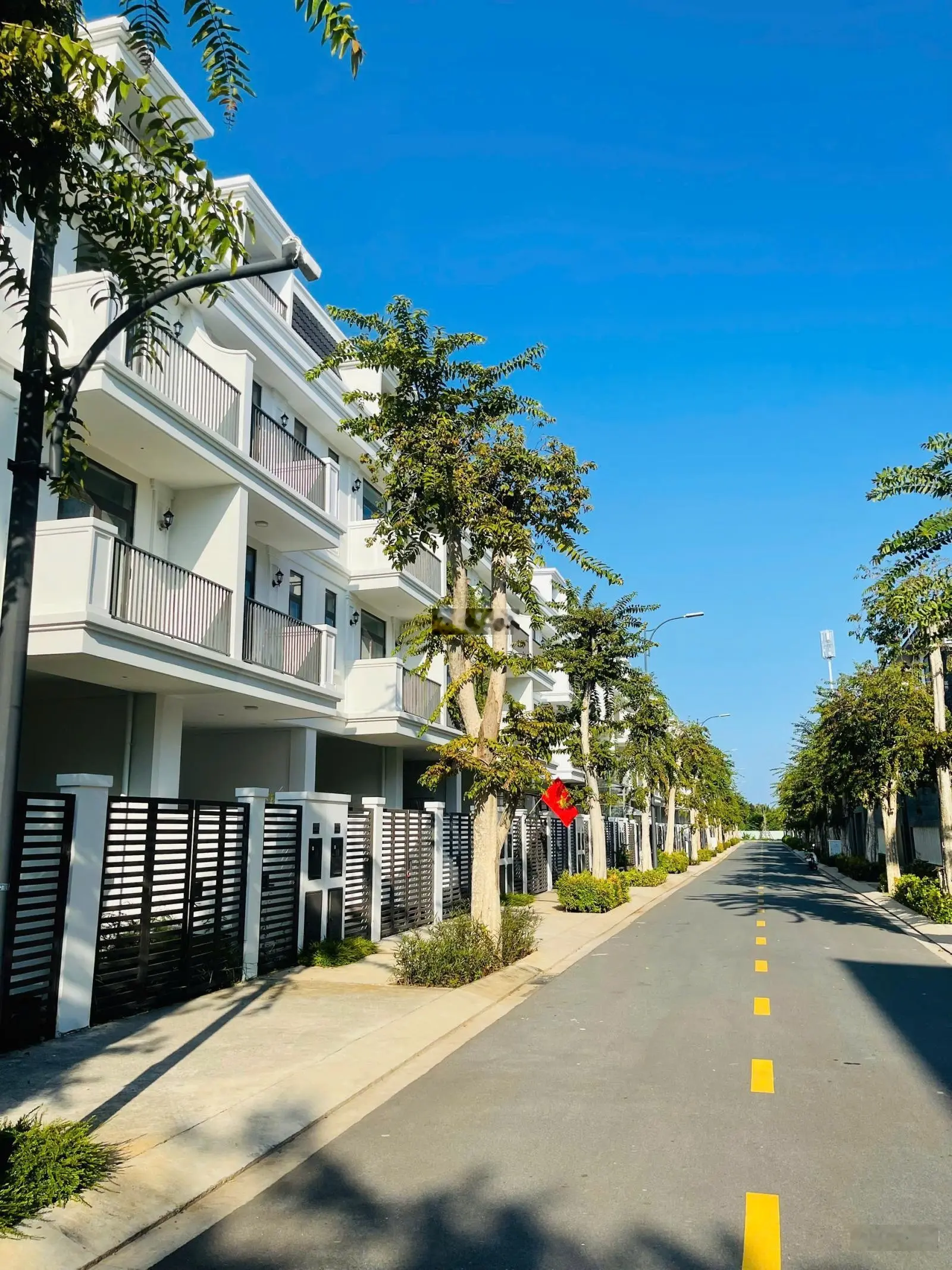 Nhà phố LK9, 87m2, xây dựng 5x13m, giá 5,5 tỷ, bao hết thuế phí