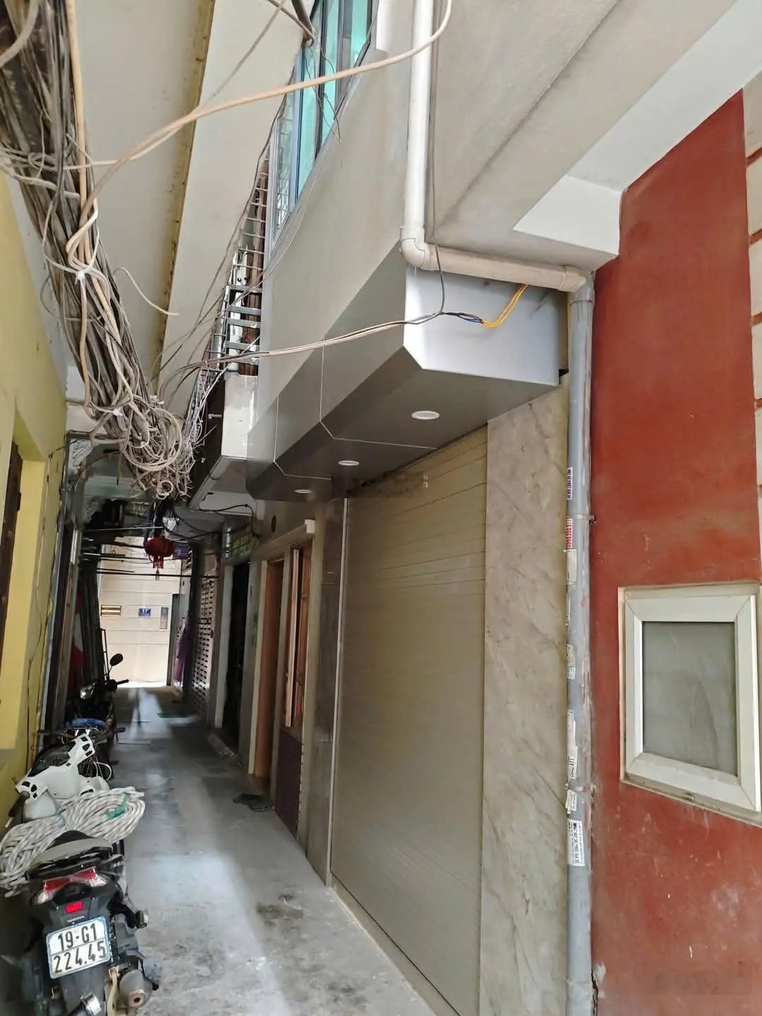 Bán nhà riêng 4 tầng tại Trung tâm quận Ba Đình, Hà Nôi. 20m ra hồ, 35M 4 tầng 8.5 tỷ.