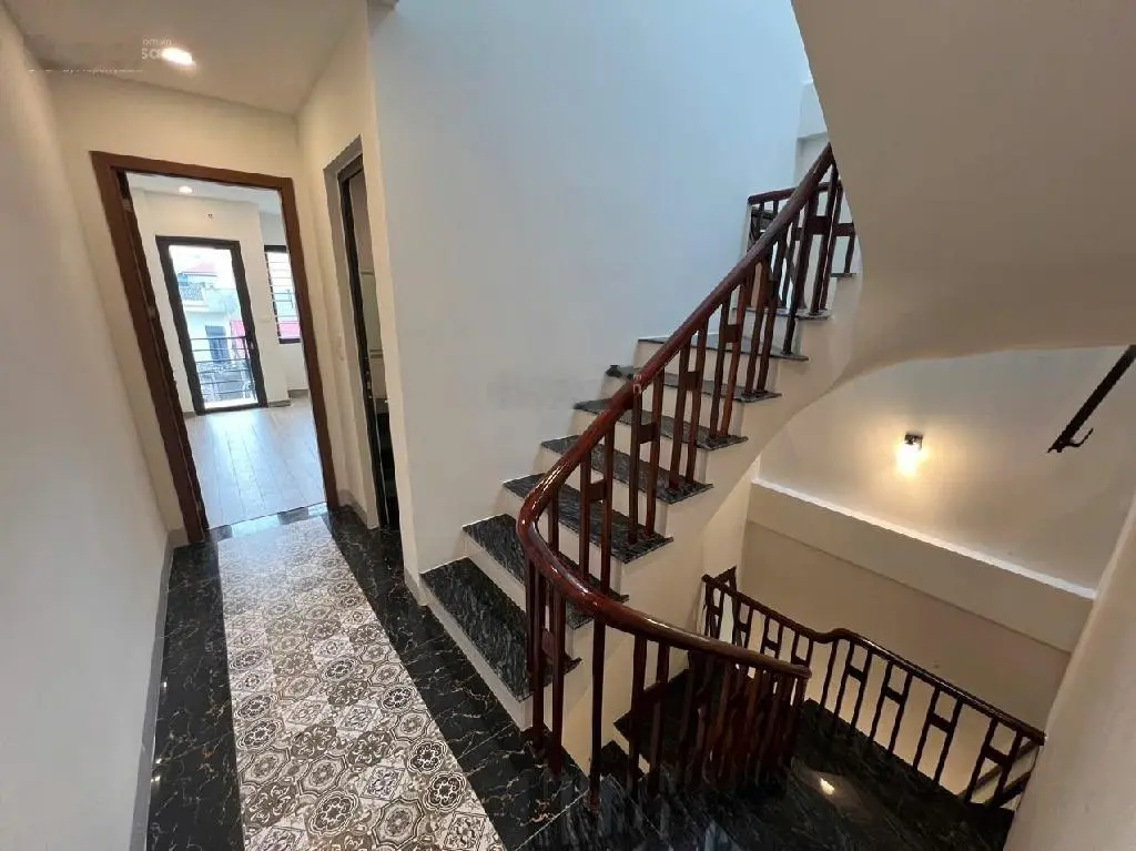 Nhà xây 5 tầng, trực tiếp chủ nhà, oto đỗ cổng cực nông, mua sớm giá tốt, 35m, 4.4 tỷ