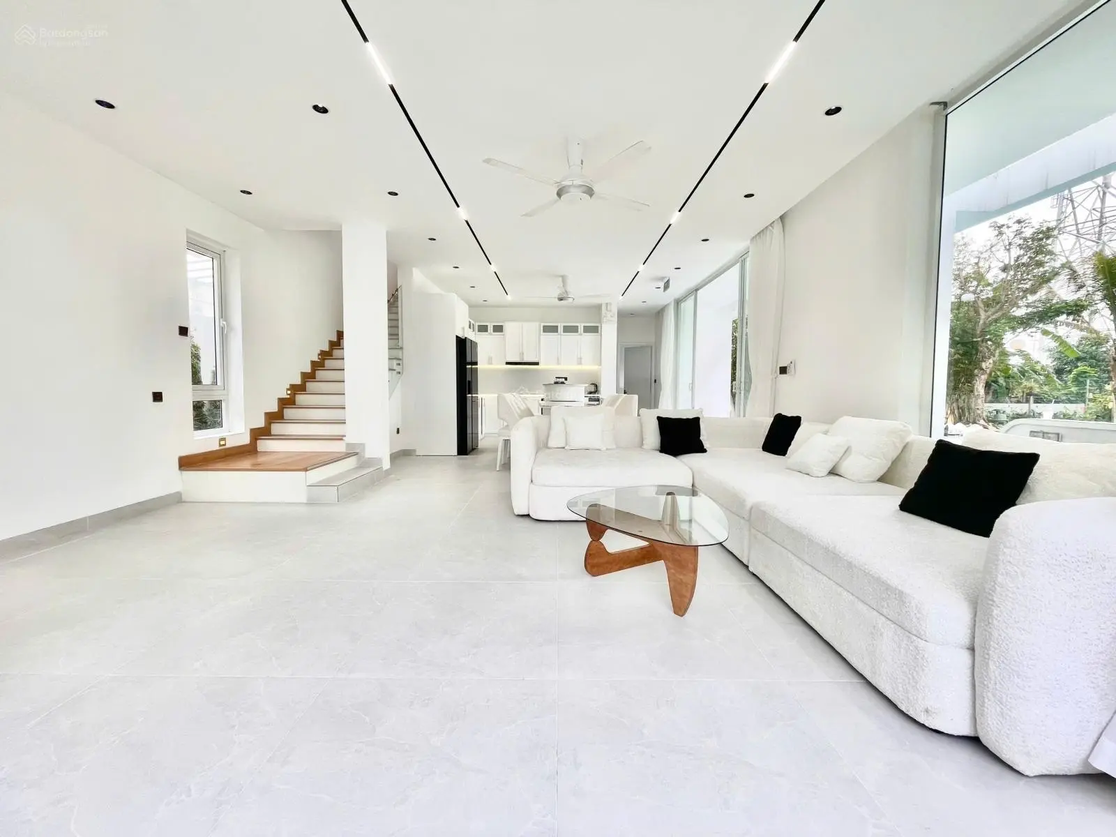 Villa xịn xò 1300m2, ngay sát sông Hàn giá rẻ, không ở có thể cho thuê 70 tr/1 th