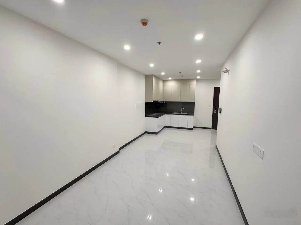 Bán căn hộ C-SkyView Chánh Nghĩa 2PN 2WC DT 80m2 tầng cao giá 2 tỷ 130 có sổ