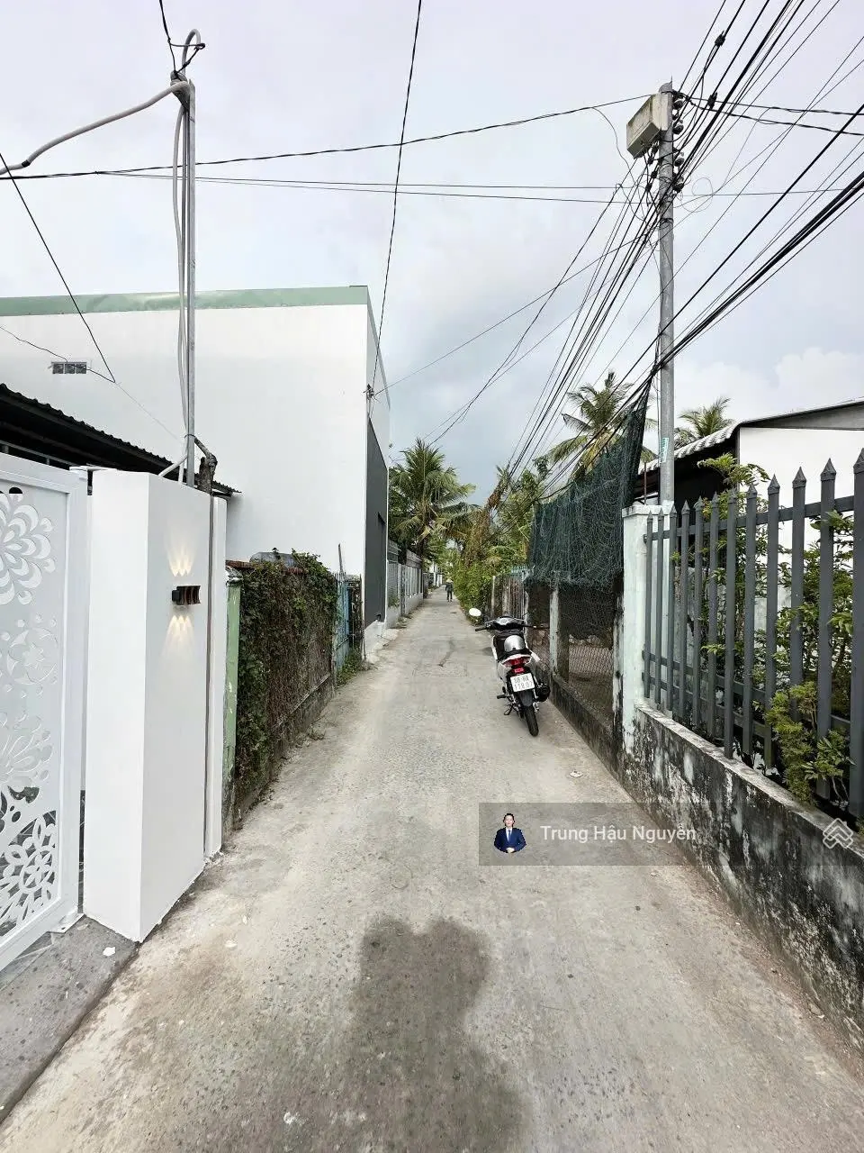 Nhà hẽm ô tô 2,5m số 863 Nguyễn Trung Trực, Nhà 2 tầng, mới 100%, hoàn thiện nội thất cao cấp, SHR