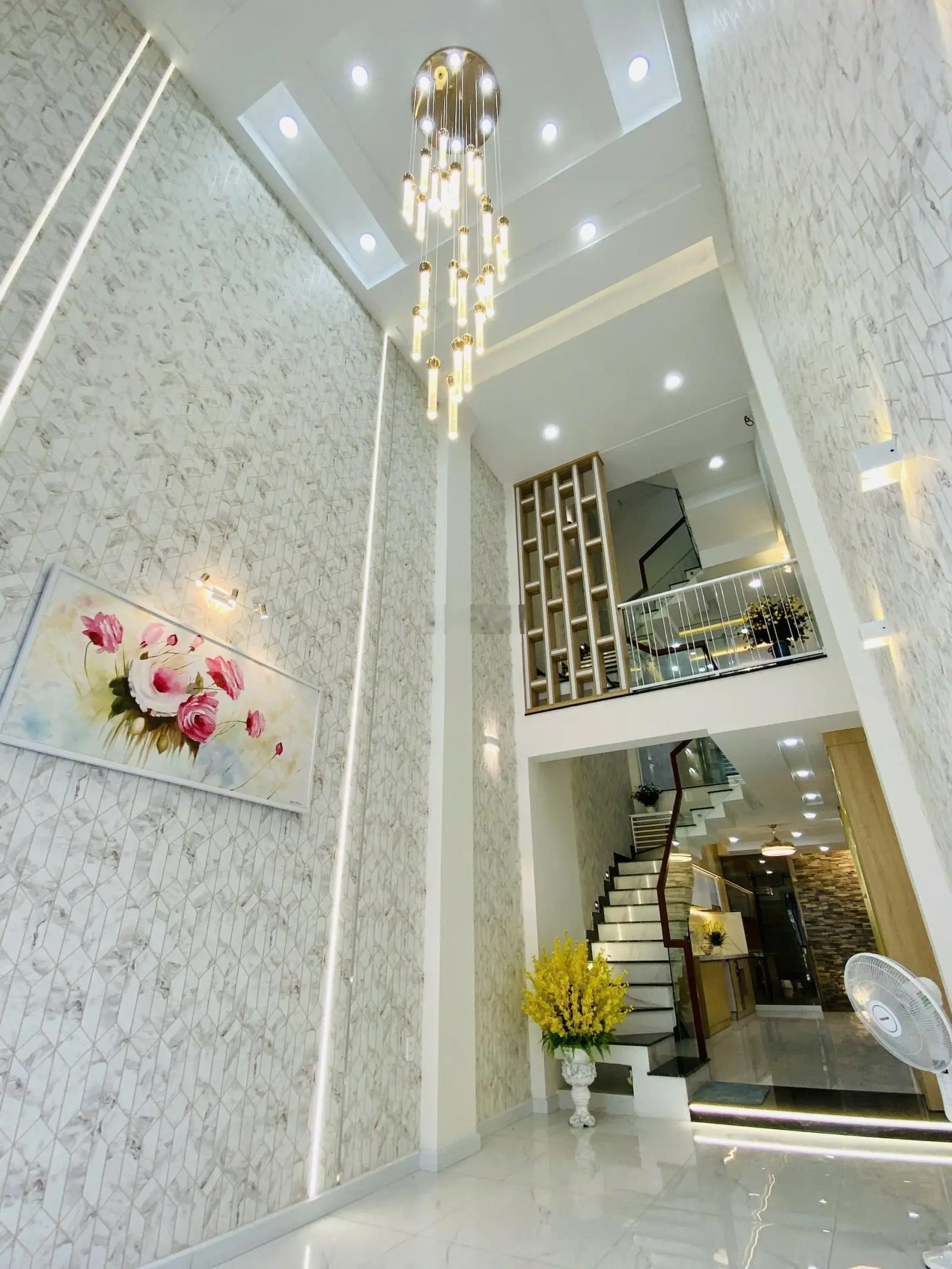 Bán Nhà Mặt Tiền Kinh Doanh giá như trong hẻm Nguyễn Duy Cung P12 Full nội thất 4tầng 5pn 6wc