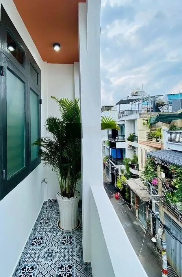 Cô Hoa cần tiền bán gấp nhà Cao Thắng-P5-Q3, gần bệnh viện Từ Dũ. 3tỷ960/77m2 đang cho thuê 26triệu
