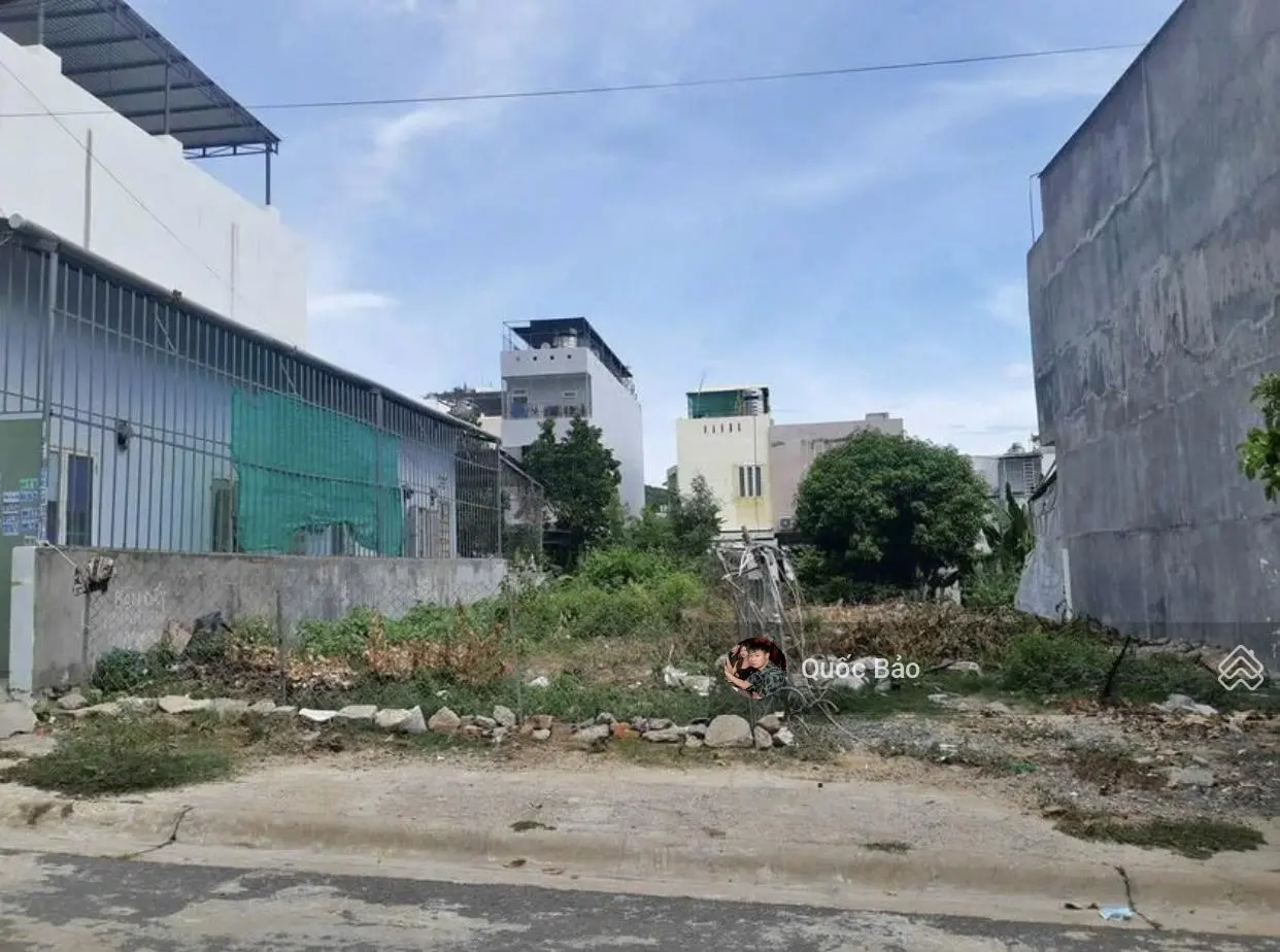 Cần bán nhanh lô đất Đ. Đồng Khởi, TT. Bình Đại, Bến Tre. Nằm gần chợ Bình Thắng. 120m2. SHR