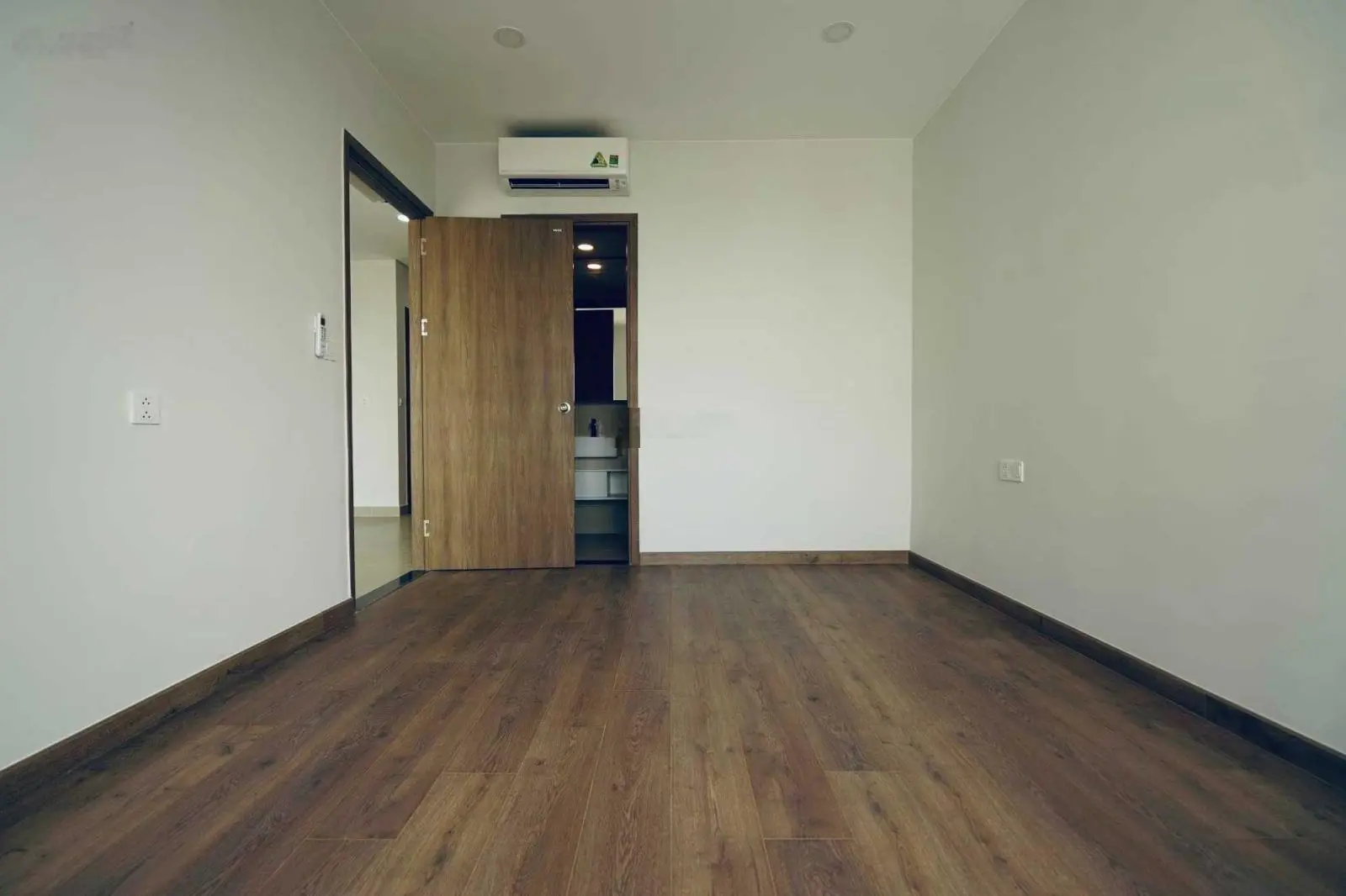 Bán gấp căn hộ cao cấp River Panorama Quận 7 giá: 2 tỷ 950 (gồm 2PN + 2WC 63m2). LH Em Tuấn xem nhà