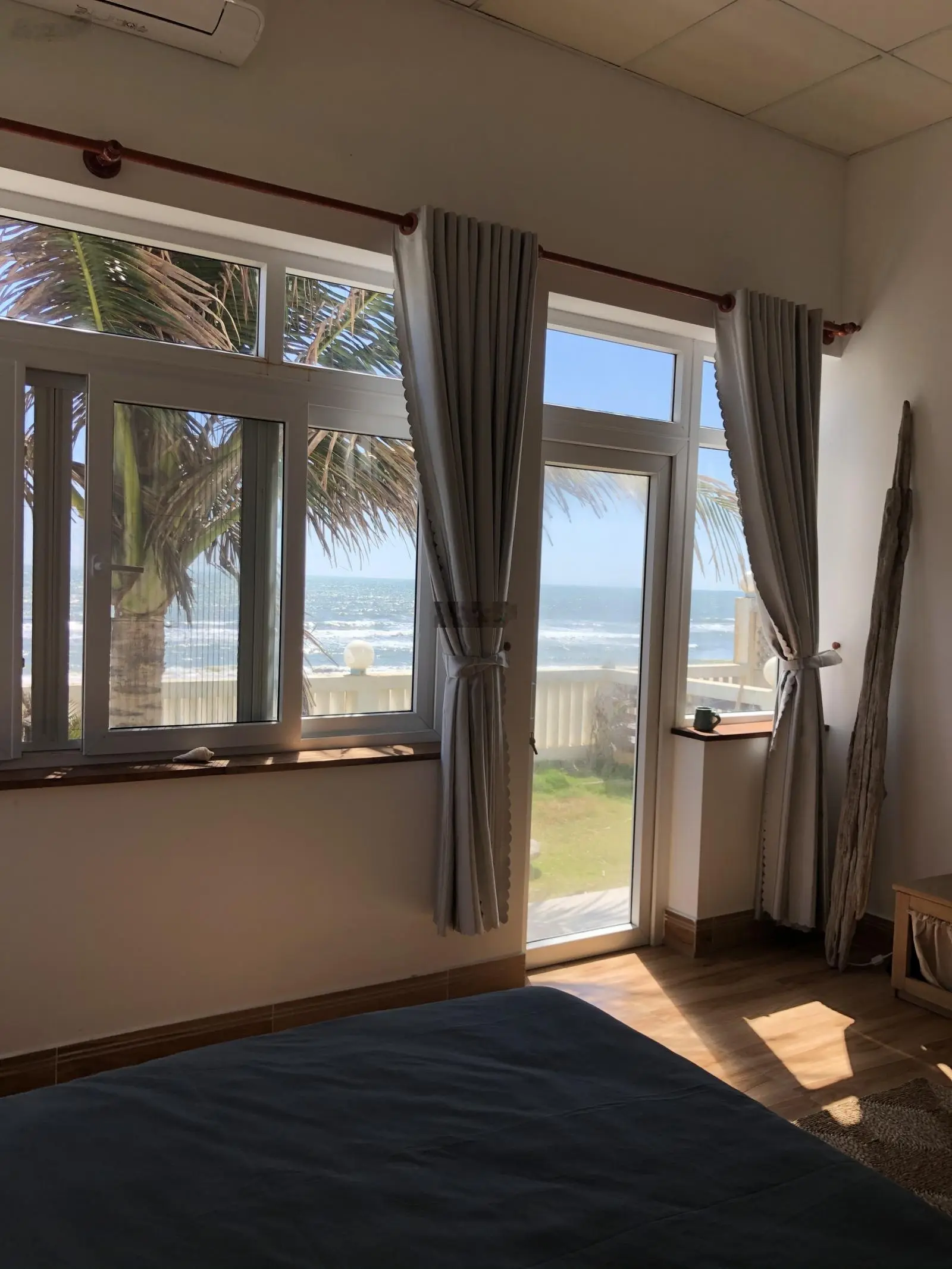 Bán nhà biệt thự Đơn Lập Mặt Tiền Biển - Sổ Hồng Lâu Dài - View Đẹp Hiếm Có, cách Novaworld 3 km