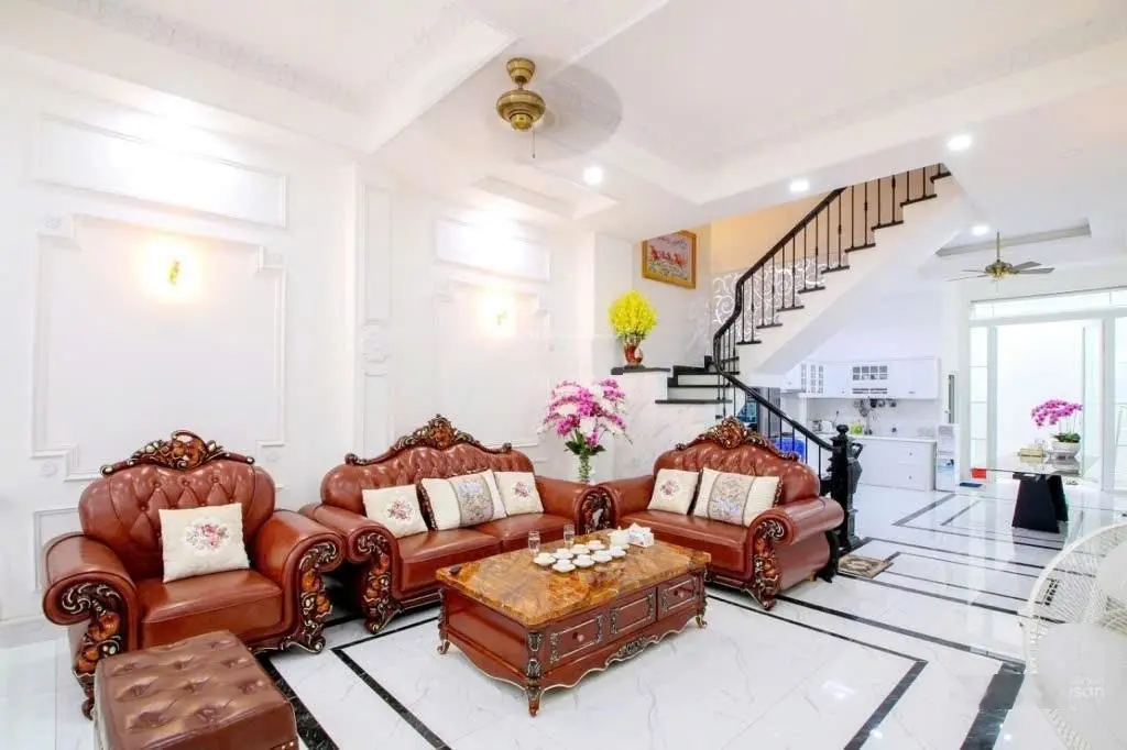 Bán nhà MT đường Lạc Long Quân, P5, Q11. DT: 5x27. KC 6 tầng thang máy - Tây Nam. Giá 25 tỷ TL