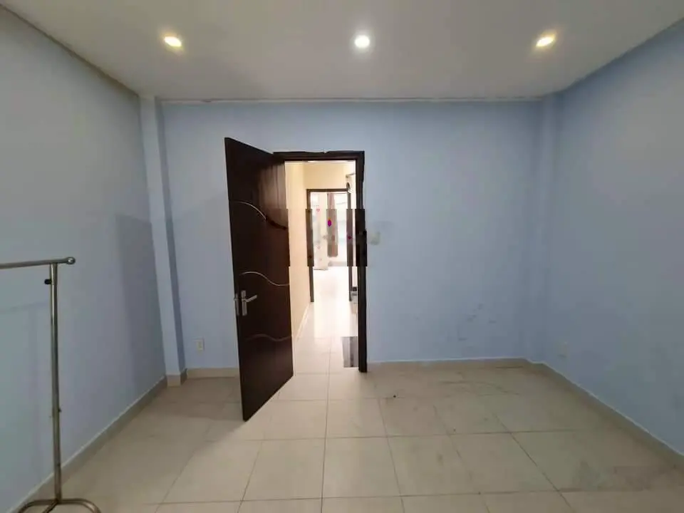 Bán nhà ngộp đường Bùi Minh Trực, Quận 8. Giá chỉ 2 tỷ 450. Hẻm xe hơi.Phù hợp mua ở hoặc kinhdoanh