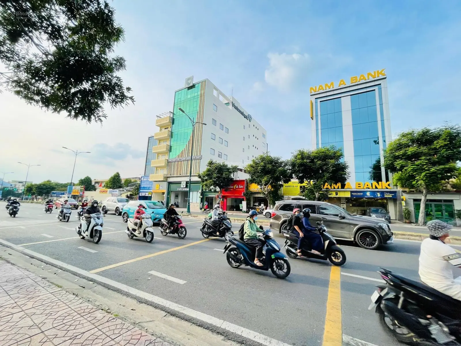 Bán nhà C4 mặt tiền kinh doanh Lê Văn Việt gần 4 trường đại học lớn trung tâm Quận 9 ngang 15m hiếm