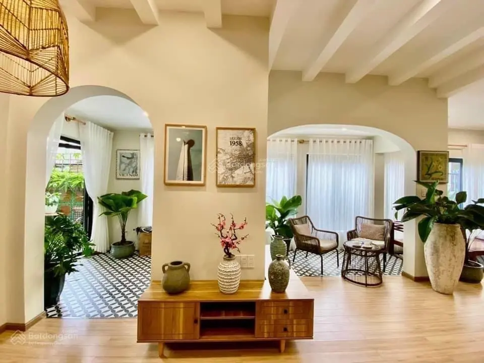 Bán biệt thự sân vườn kiểu Châu Âu - ngang 8m 200m2 đường 138, P. Tân Phú, TP. Thủ Đức (Q9)