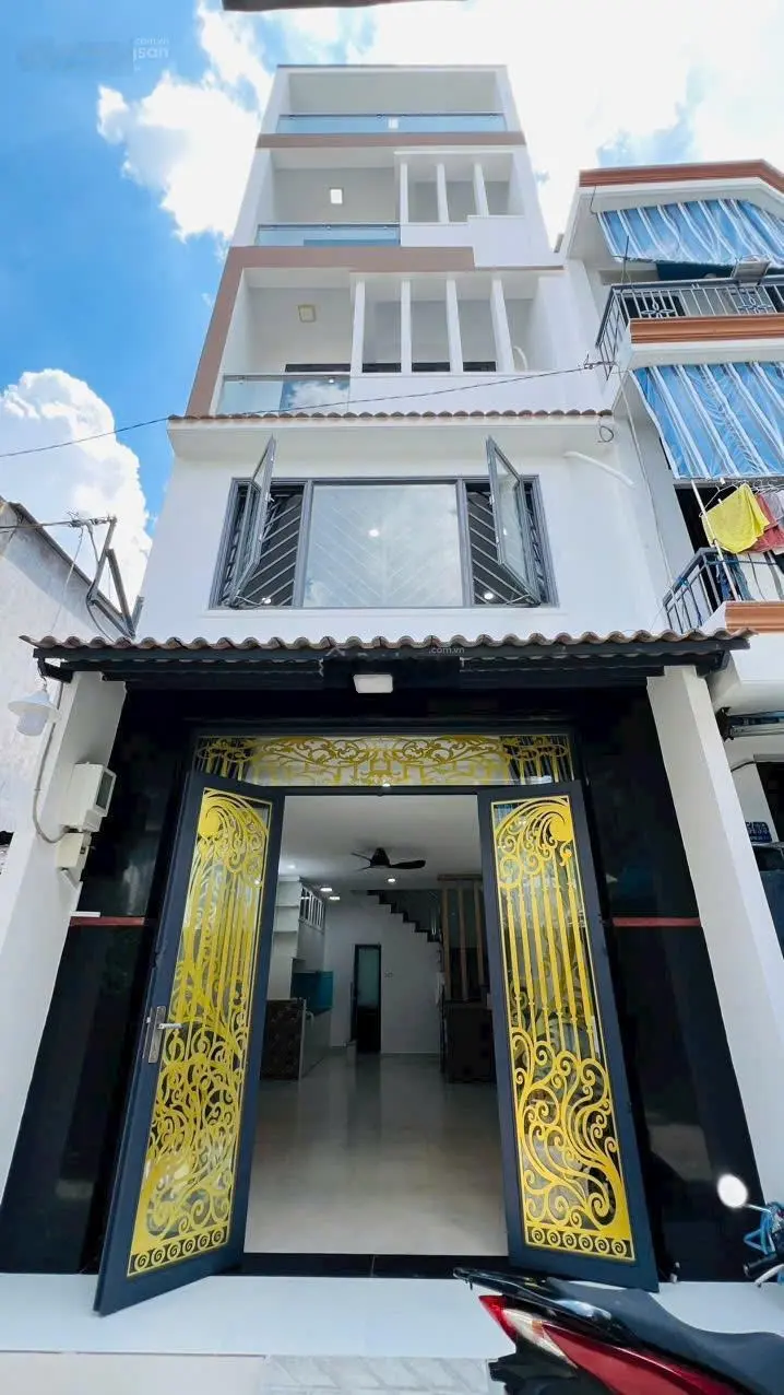 Bán nhà mặt tiền Trường Chinh, DT 4.5 x 25m. Trệt 5 lầu. HĐT 55tr/tháng, ngay chợ Hoàng Hoa Thám