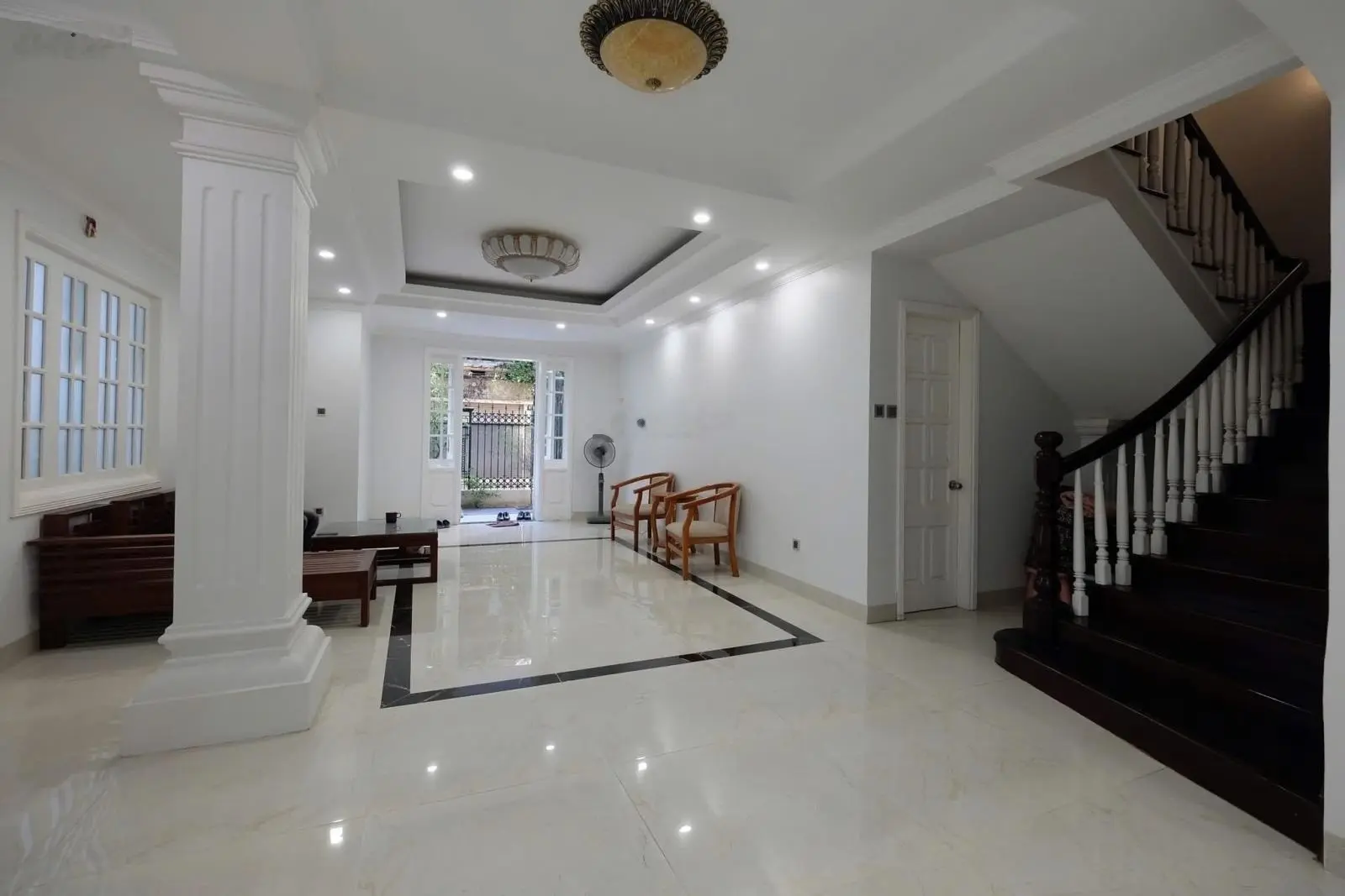 Bán nhà cực đẹp ngõ 275 Âu Cơ 160m2, 4 tầng, mặt tiền 8m. Sổ đẹp, giá rẻ. Tiện ở và đầu tư giữ tiền
