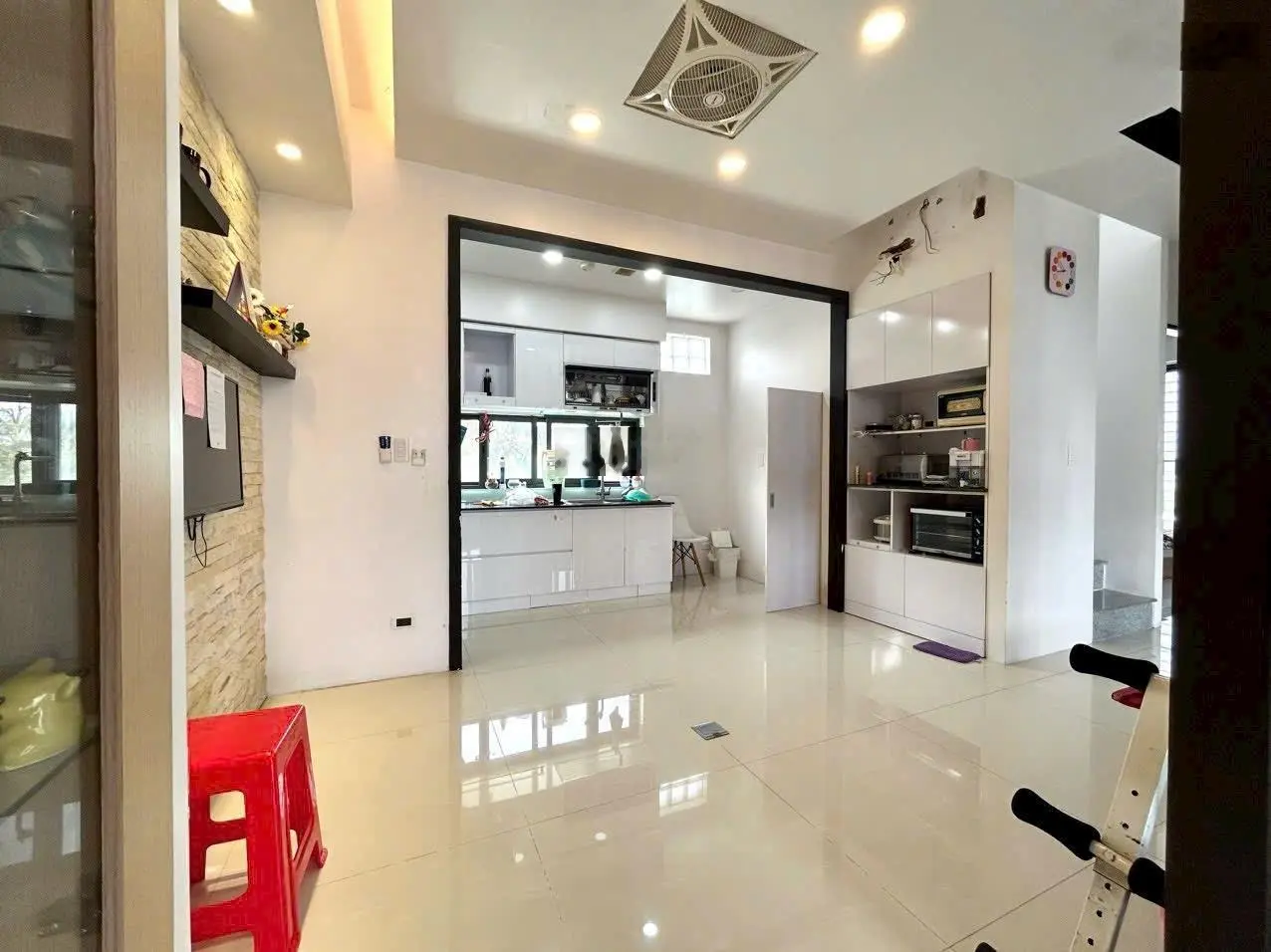 Cần bán gấp nhà trệt 2 lầu sân thượng mâm đúc có thể lên thêm lầu & 30 căn nhà trọ + quán cafe