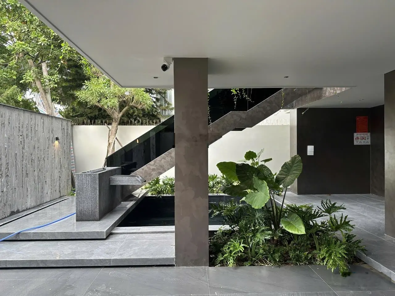 Bán villa Nam Việt Á có 7 phòng ngủ, 8wc, hồ bơi tầng 2, sauna, gara 2 xe ôtô, hồ cá Koi & hồ bơi