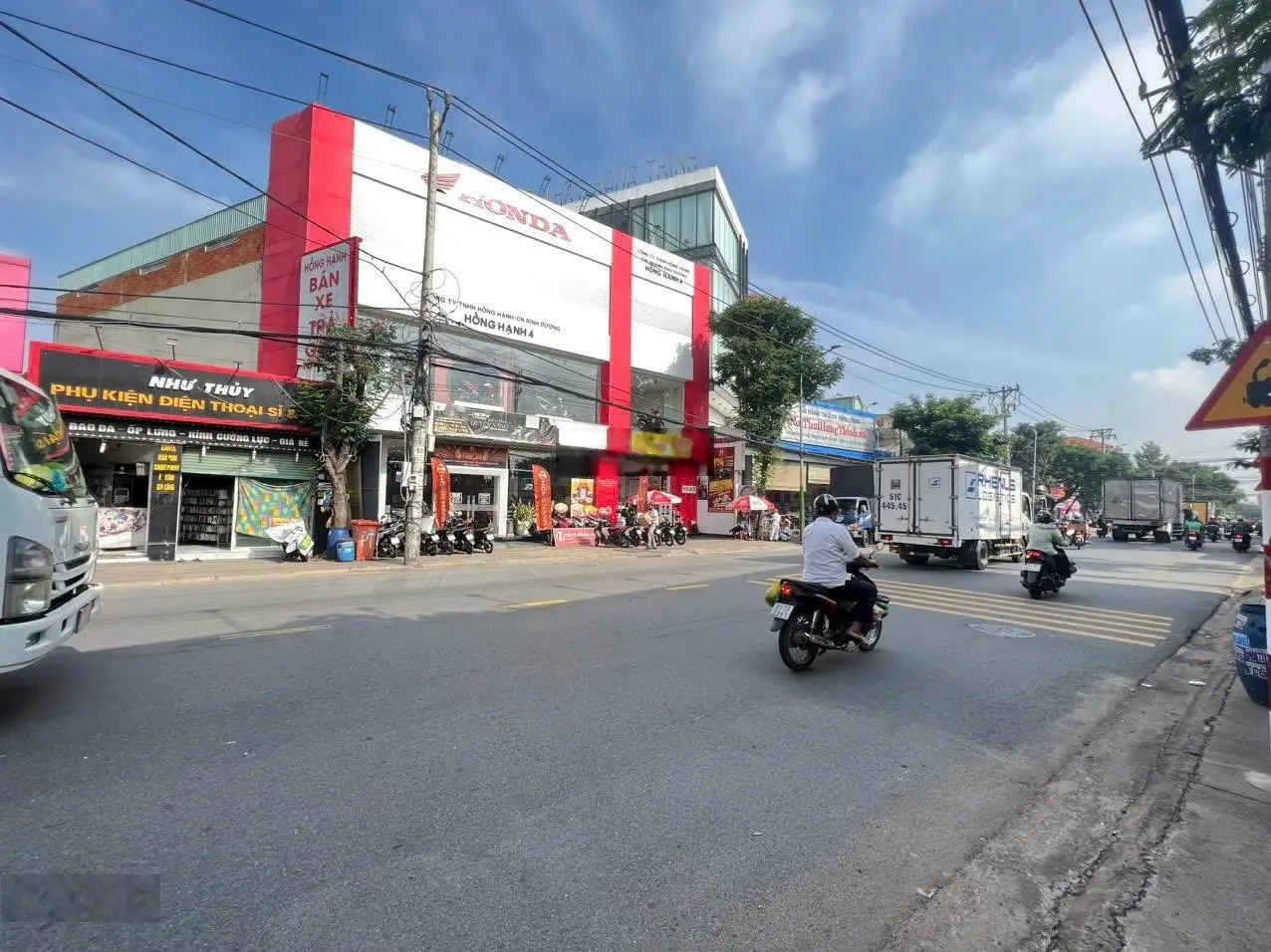 Gia đình tôi về quê cần bán gấp nhà mặt tiền đường Nguyễn Trãi giá rẻ