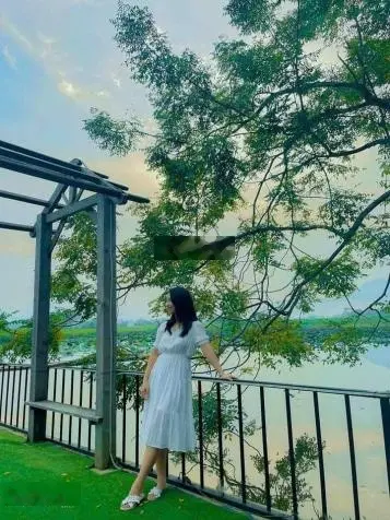 SẬP SÀN SẴN KHUÔN VIÊN BÁM HỒ ĐANG KINH DOANH DÒNG TIỀN