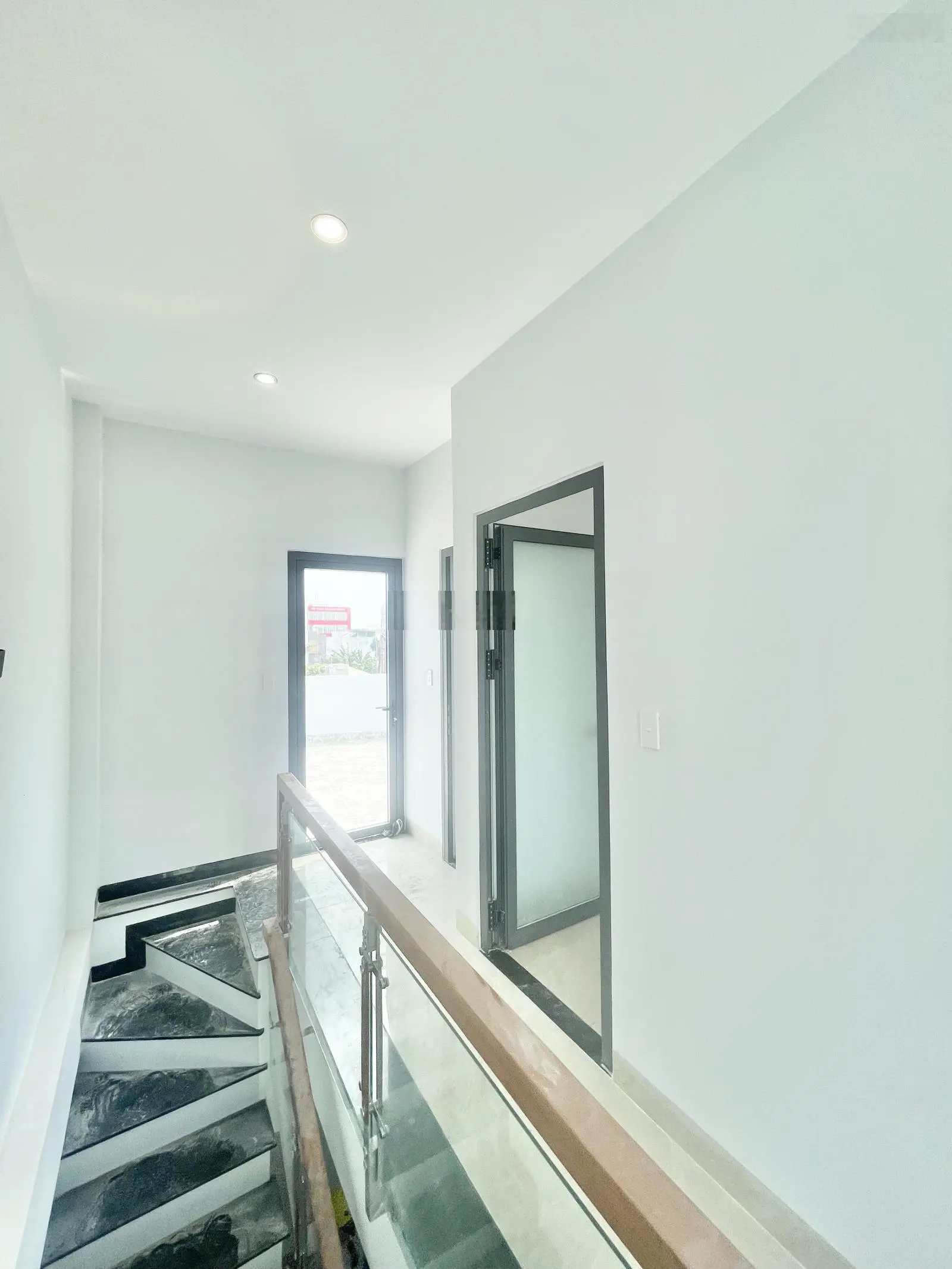 Cần bán nhà 2 lầu mới hoàn thiện gần ngã tư mồi DT67M giá 3,4 tỷ