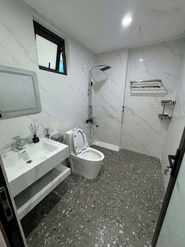 Bán gấp nhà riêng 34m2, 6,2 tỷ tại Đường Tư Đình, Long Biên, Hà Nội. Giáp phố Bồ Đề.