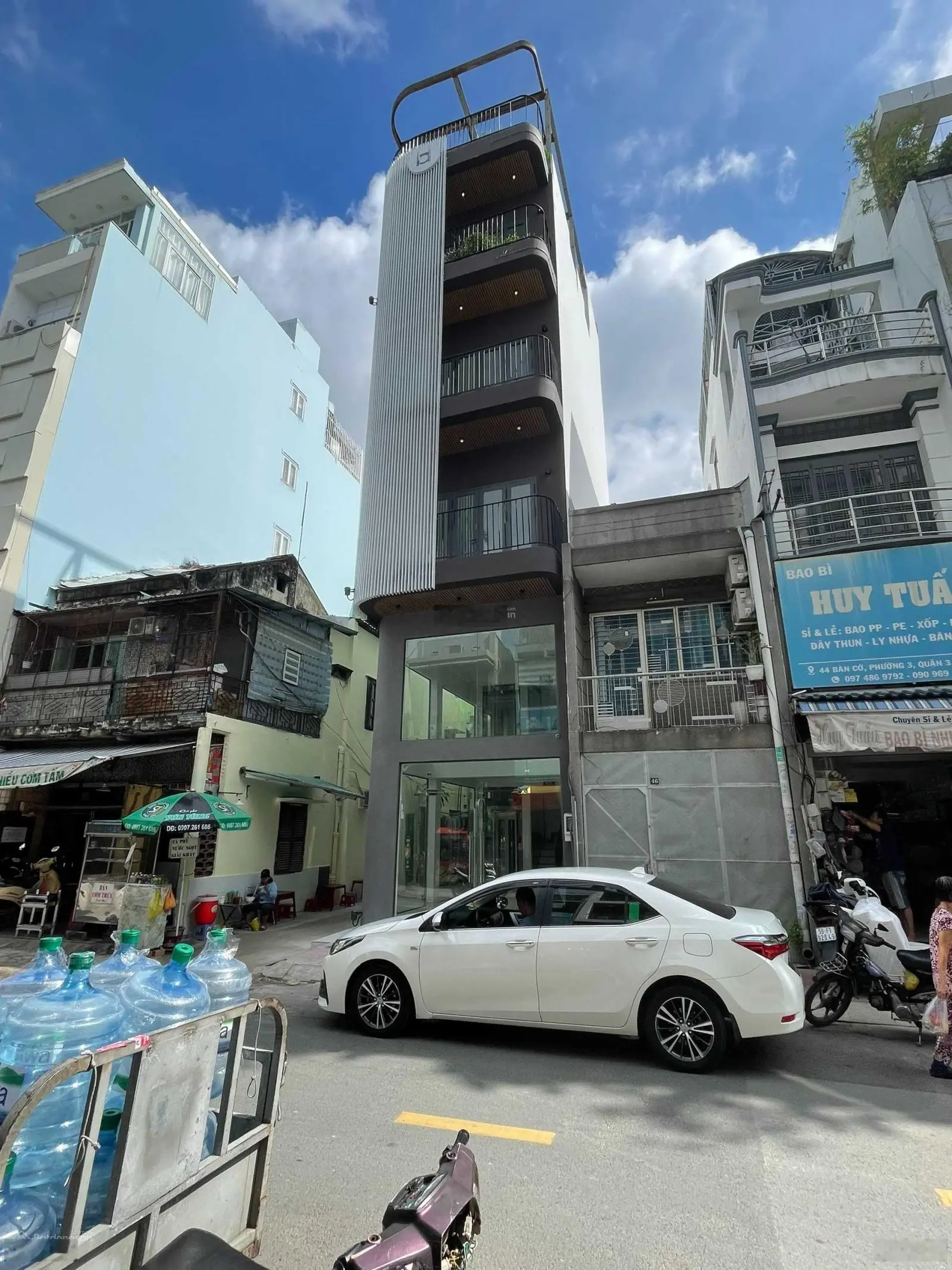 Bán nhà hẻm xe hơi 12m, Thành Thái, Quận 10, DT: 6.8x20m, 2 tầng, giá 15.8 tỷ, LH 0901 311 ***