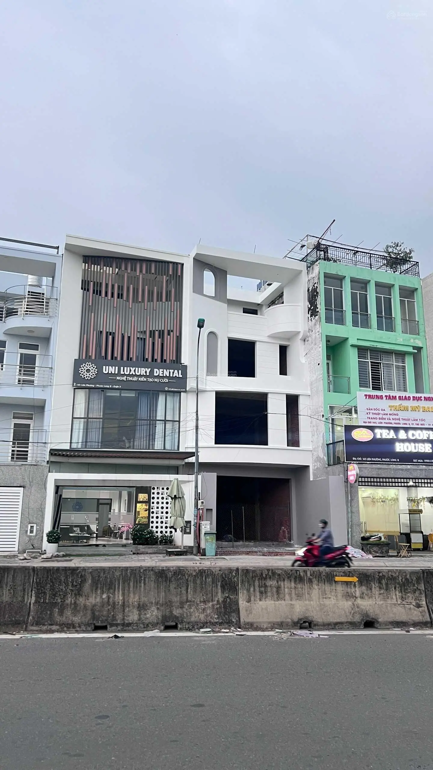 Cực hiếm! Nhà mới xây mặt tiền đường Liên Phường, 126 m2 đất, cách Global City 700m, giá 22,9 tỷ