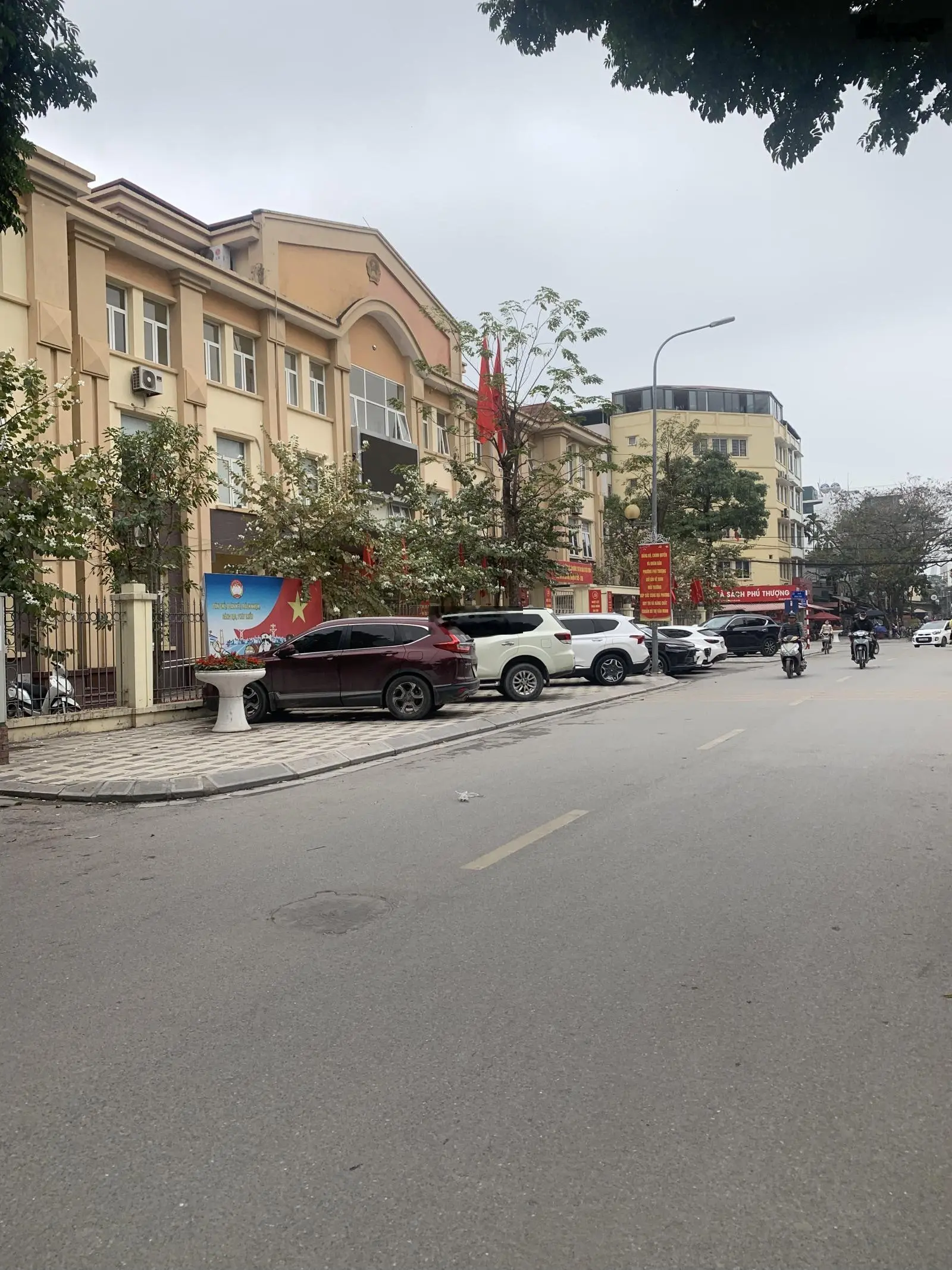 Rẻ giật mình! Phú Thượng - An Dương Vương. DT: 91m2x3T, MT 4,6m, 13,8 tỷ, lô góc, kinh doanh, ô tô
