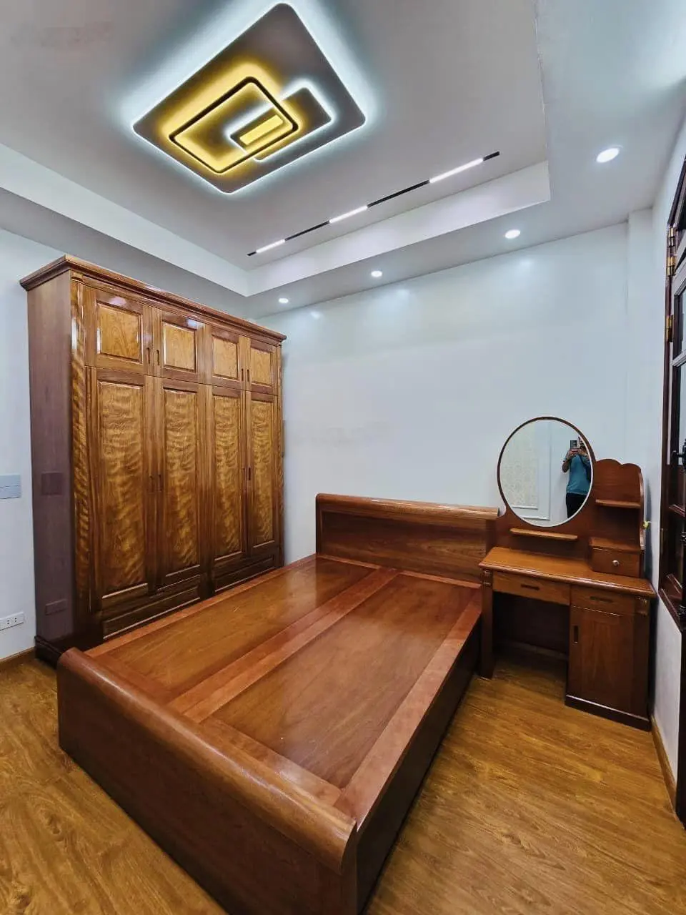 Cực ít nhà bán! bờ hồ Mai Anh Tuấn, ô tô tránh, thang máy, đẳng cấp, trong lành, cảm nhận cuộc sống