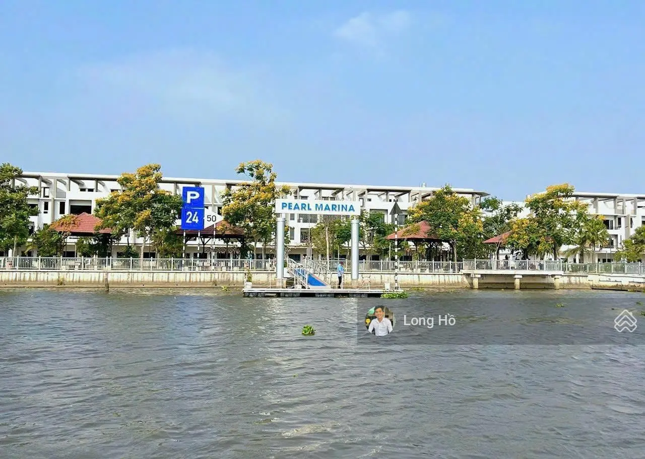 Bán gấp căn nhà phố trục chính, KĐT ven sông The Pearl Bến Lức, sổ hồng riêng 3,29 tỷ