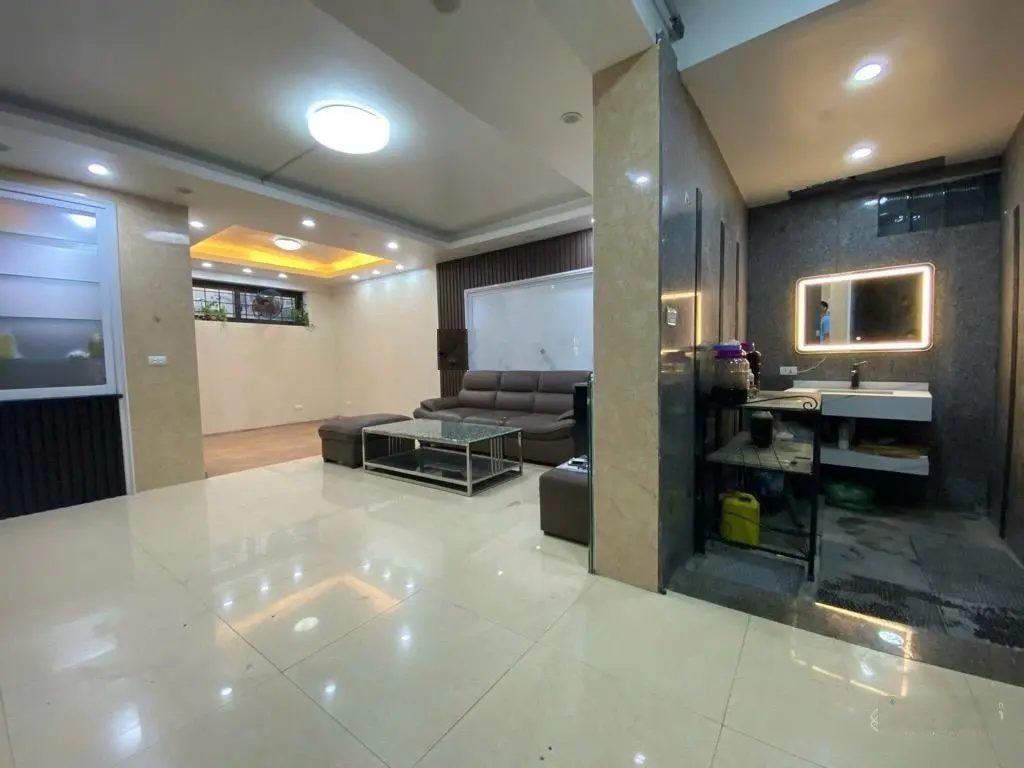 Nhà đẹp đống đa-ba mặt thoáng-ngõ rộng thênh thang-ba bước ra phố-mặt tiền khủng-57m2