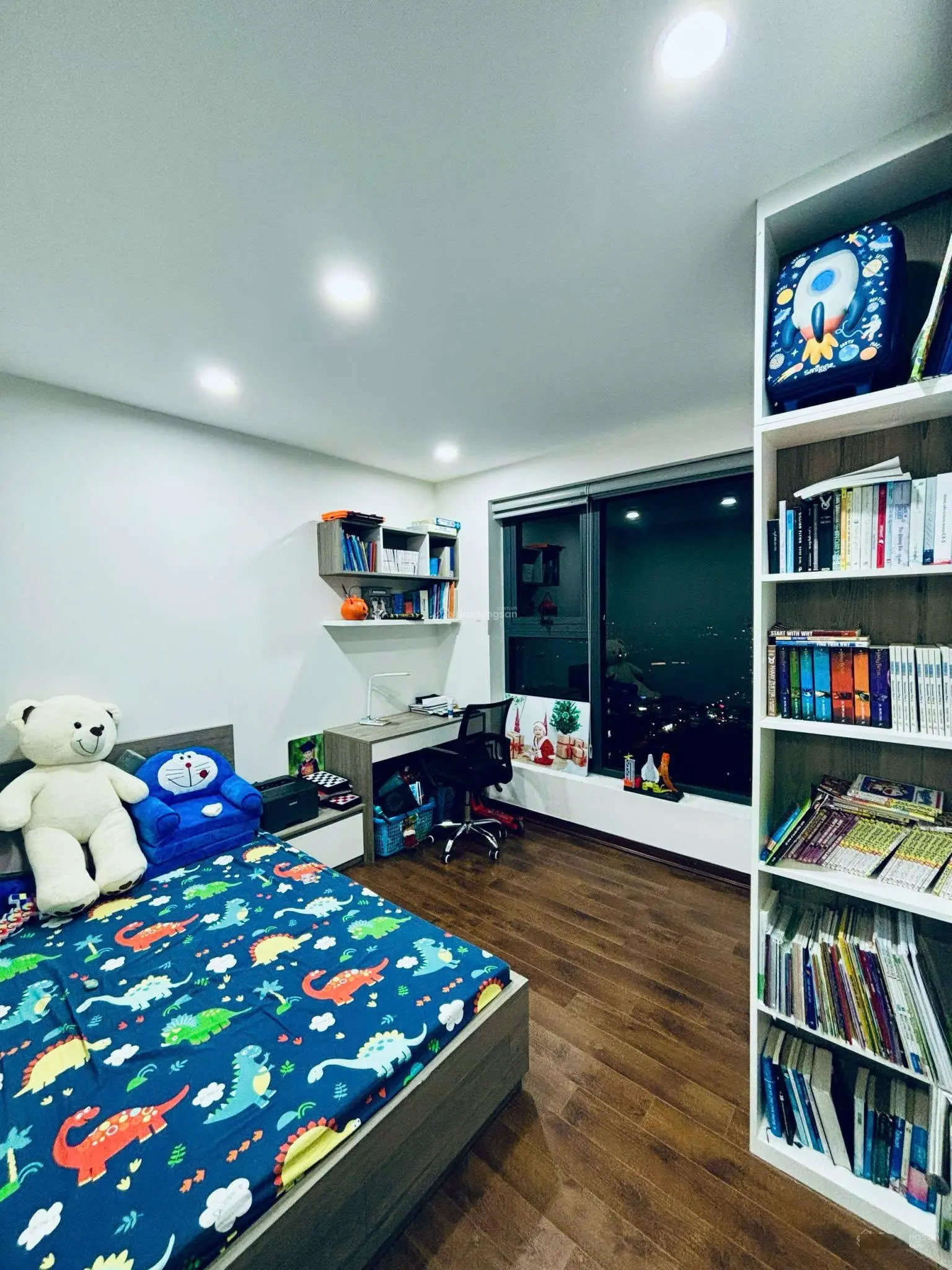 Căn hộ 2 phòng ngủ 74m2, có slot ô tô để hầm, nhà đẹp chưa sửa LH 0985 920 ***