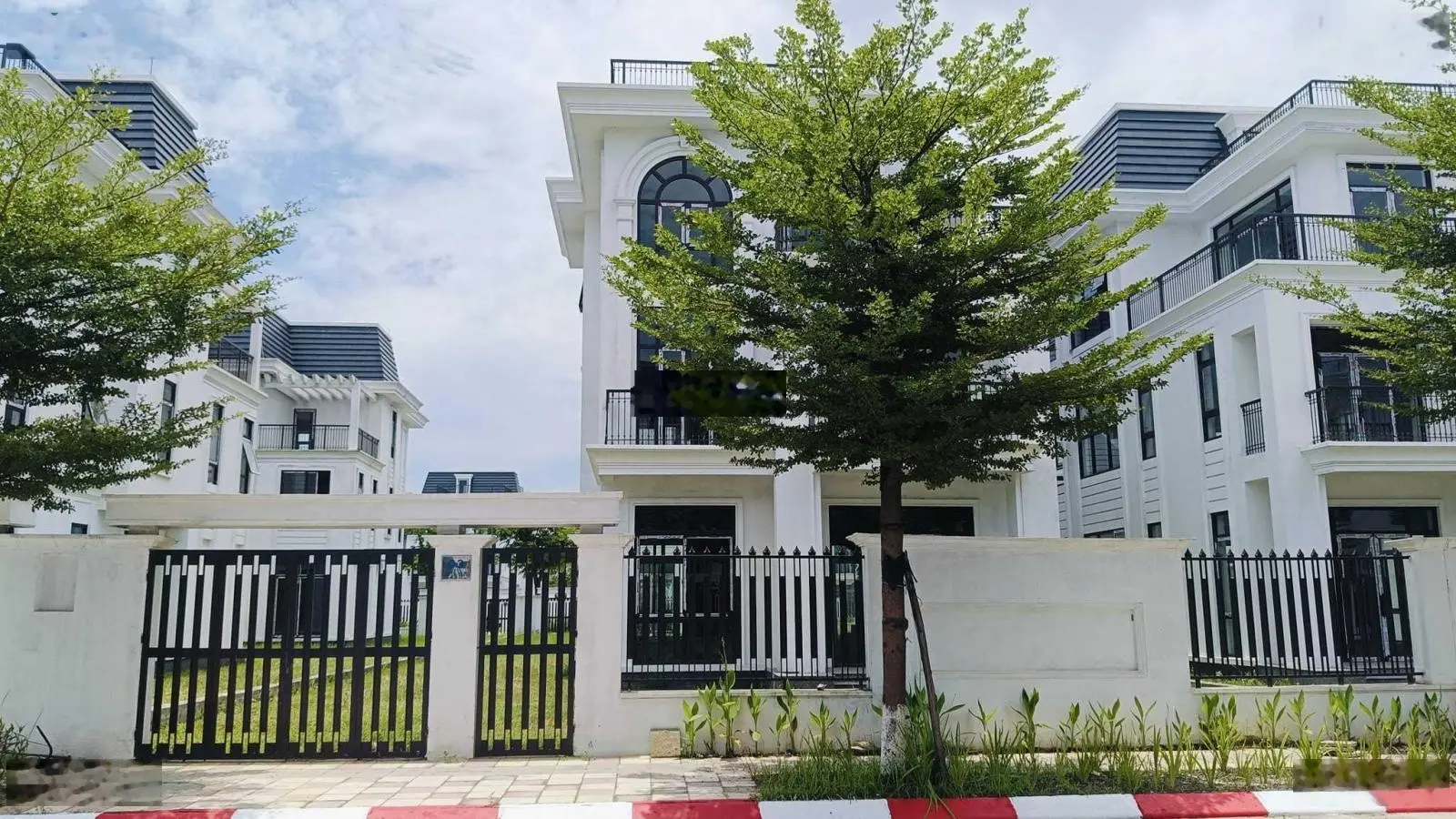 Duy nhất 1 căn biệt thự đơn lập 375m2, giá chỉ 50tr/m2 tại HUD Mê Linh Central. LH 0943 757 ***