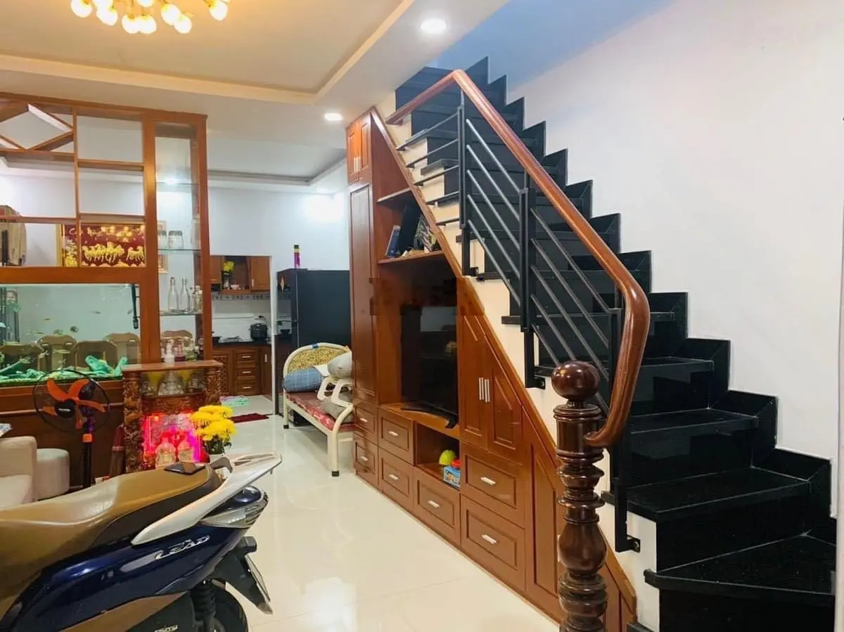 Bán nhà chợ Bàu Cát, cho thuê 15tr. Giá 3,15 tỷ. Nguyễn Hồng Đào, Phường 14, Tân Bình. 0765369477