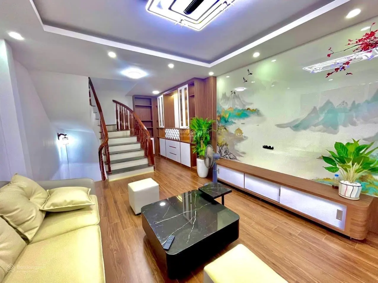 Siêu hiếm, ĐỘI CẤN-BA ĐÌNH-HÀ NỘI, DT: 44m2 x 3 Tầng-MT: 3,9m/ Giá: 6,3 Tỷ