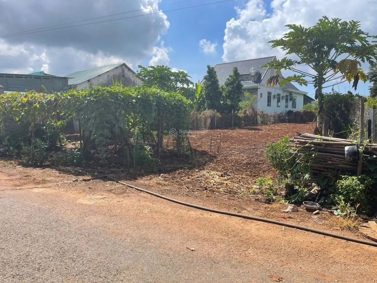 Bán 451m2 đất ở biệt thự đẹp giá 3 tỉ 570tr, mt đg Nguyễn Đình Chiểu Thị Trấn Đất Đỏ có mt đg 12m