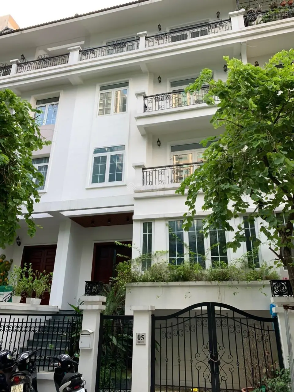 Bán nhà liền kề KĐT Yên Hoà 75m2,mt5m, 5 tầng nhà đẹp vị trí đẹp giá tốt LH 0989 031 ***