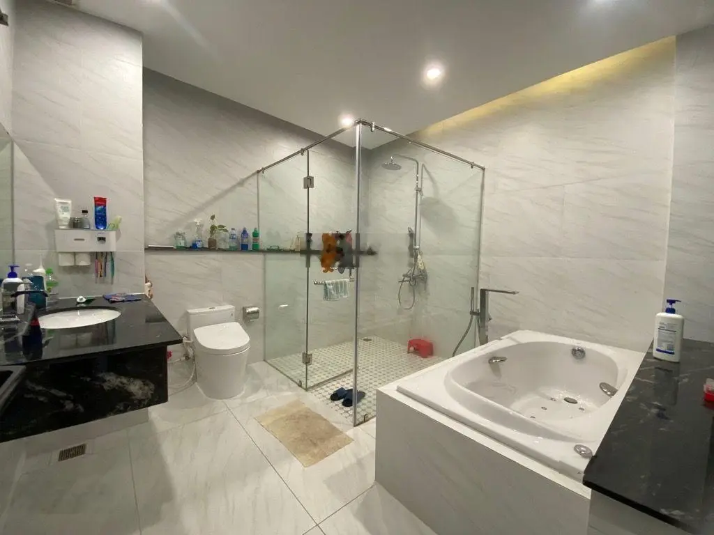 Chốn dừng chân xịn xò - siêu phẩm phú nhuận - 5 tầng - thang máy - hồ cá koi - nội thất sang trọng