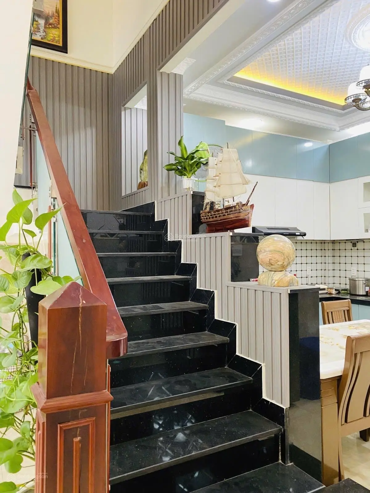 Chủ về nước bán gấp nhà riêng sát Quận 7, 55m2, 3 tầng,4PN, giá chỉ 6.89 tỷ,xe hơi ngủ trong nhà