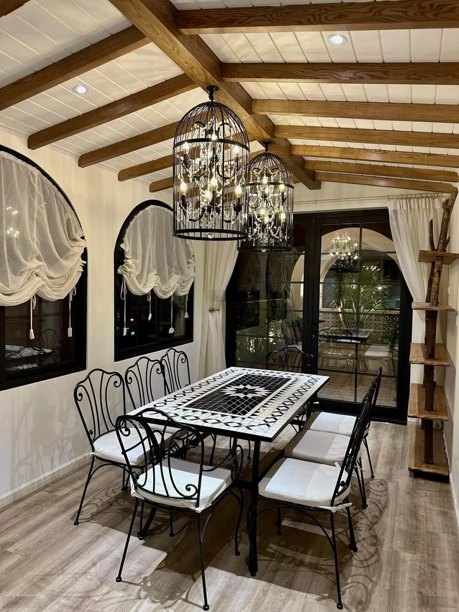 Bán 2 mặt tiền 4 tầng ngay phố tây Nguyễn Thiện Thuật, Nha Trang