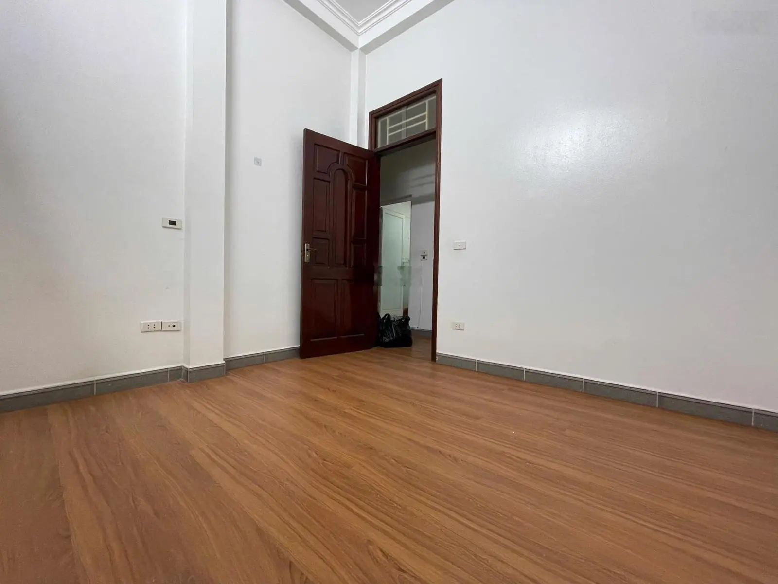 Bán nhà ngõ 17 Dịch Vọng nhà đẹp ngõ nông 3 gác đỗ cửa, 1 nhà ra phố 46m2 4 tầng giá 8.7 tỷ