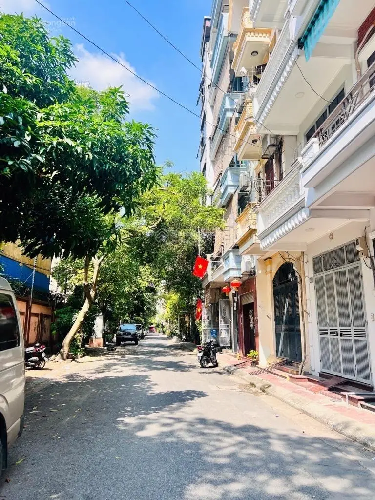 Bán nhà phân lô Nguyễn Văn Huyên 61m2, ô tô, kinh doanh, giá 17.9 tỷ, LH: 0869818555