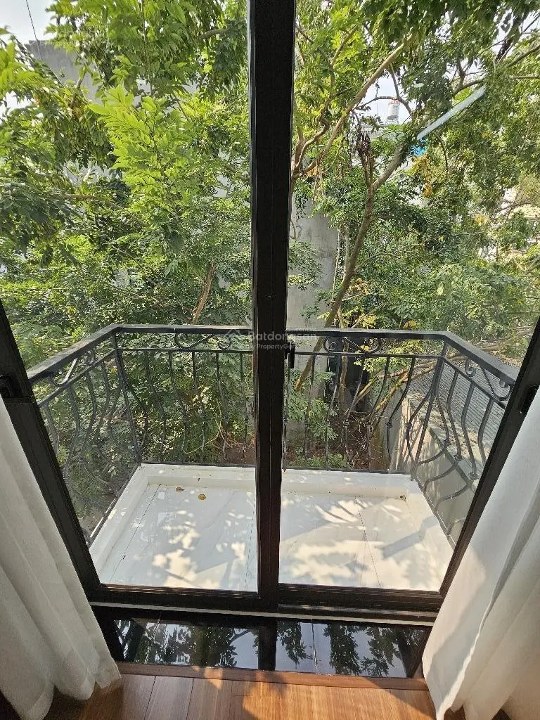 Siêu phẩm Phố Trạm 45m2 giá 6 tỷ full nội thất - nhà mới toanh ngõ nông và rộng