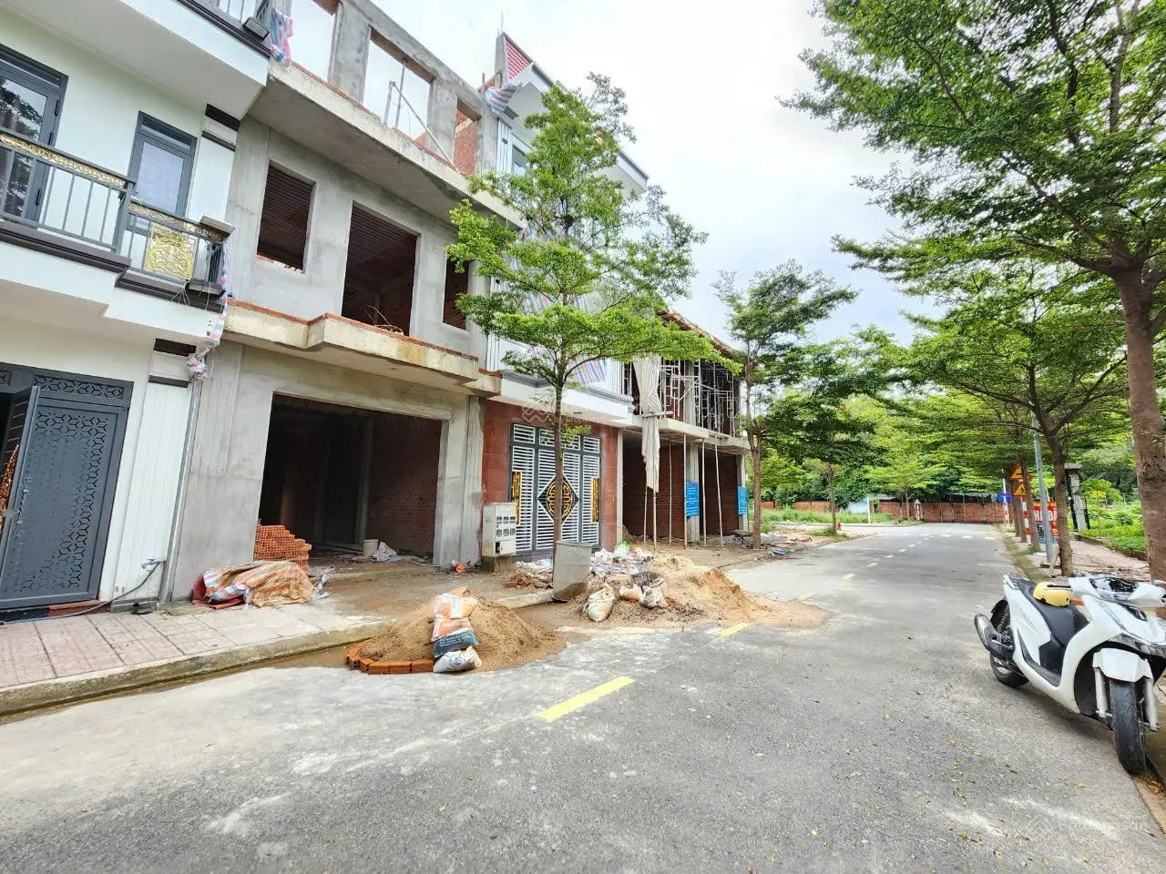 2 tỷ 950 Sổ hồng hoàn công Bán nhà KDC, P.An Phú, TP.Thuận An