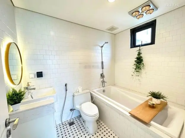 Bán 3 phòng ngủ đẹp, ban công ĐN view hồ tòa C7 Vicom - Vinhomes D'Capitale Trần Duy Hưng