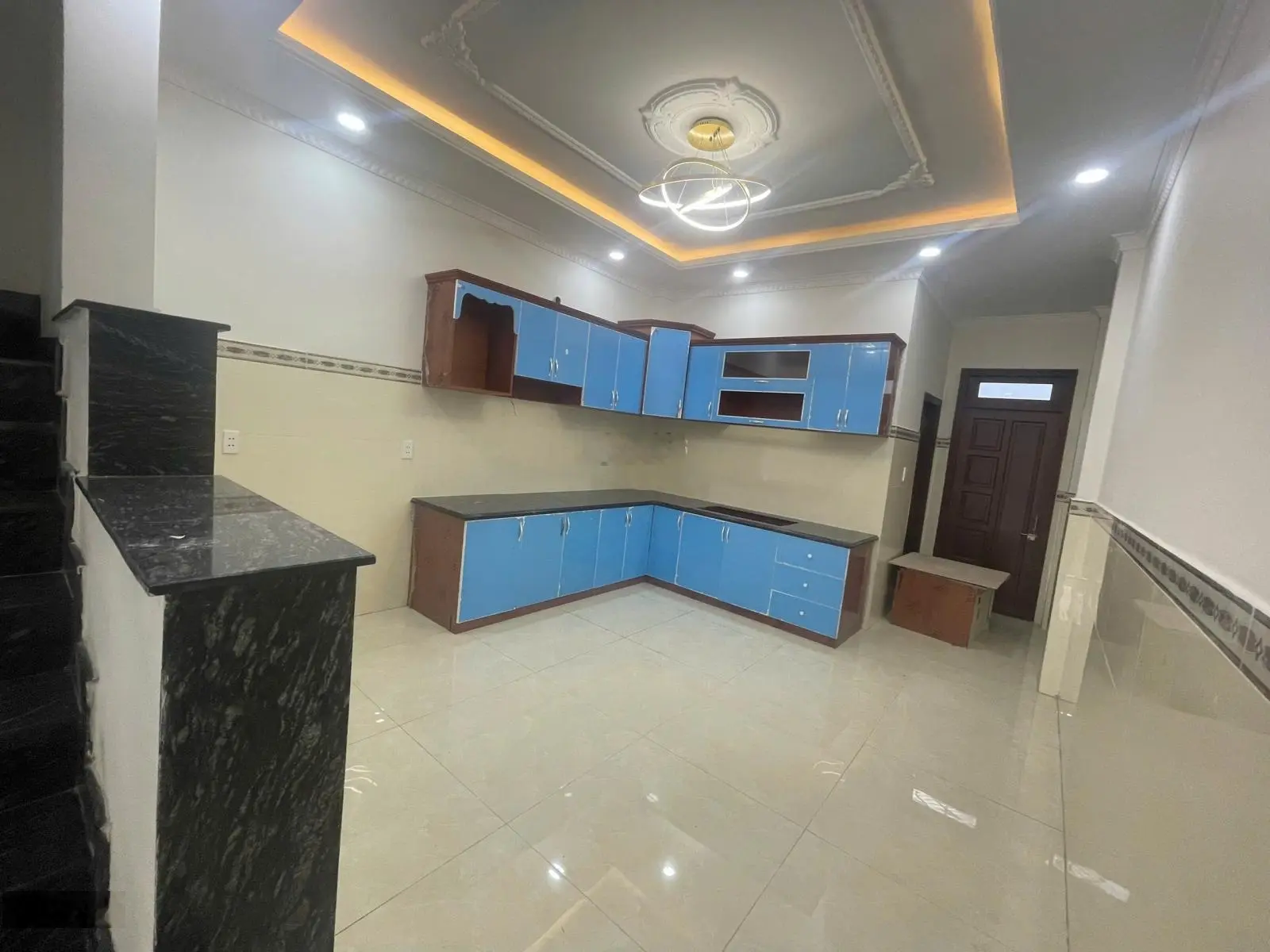 Bán nhà mặt phố 80m2 kinh doanh sầm uất. Dân trí cao