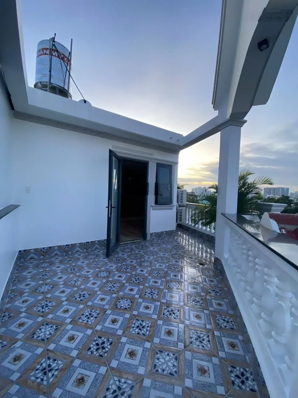Căn gốc full nội thất gỗ tự nhiên trung tâm thị trấn