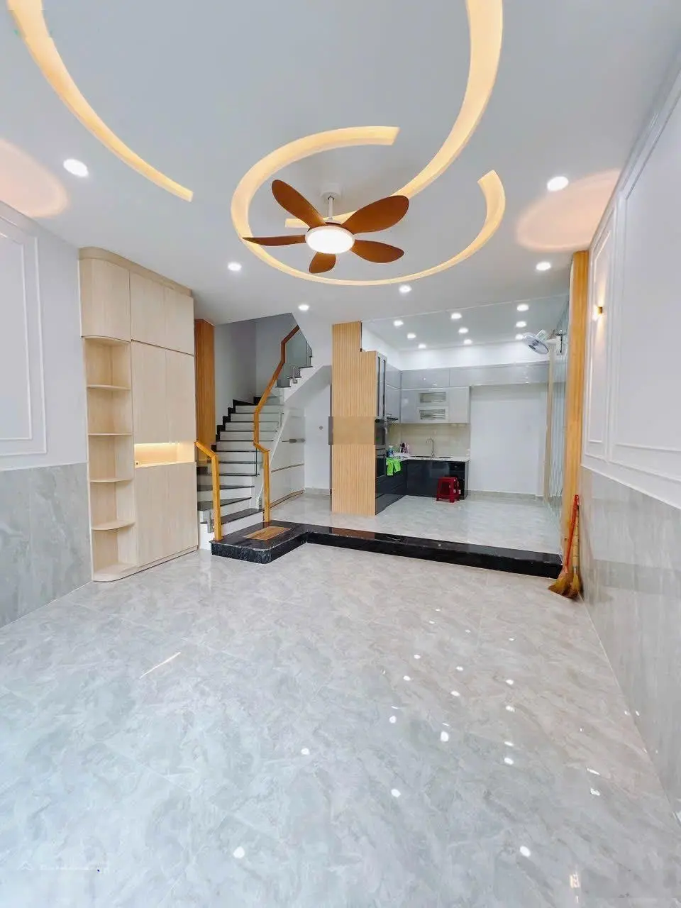 Bán nhà đường Số, 4 tầng, DT 46m2, xe hơi đỗ cửa, Quận 4