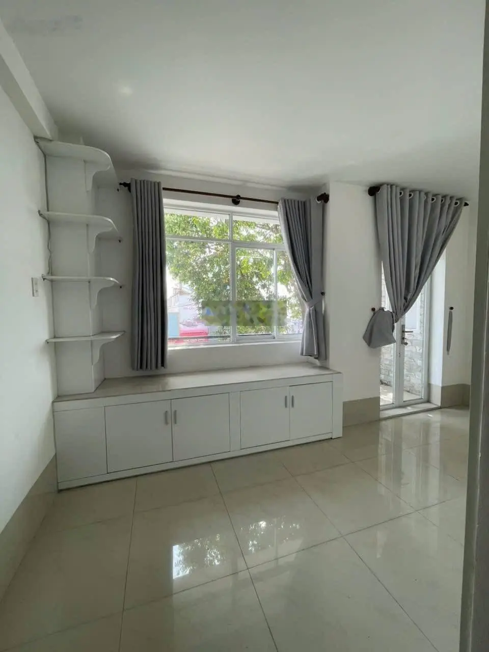 Cô Hà đi Úc cần bán gấp nhà Nguyễn Văn Đừng-Q5, gần bệnh viện An Bình. 3tỷ280 đang cho thuê 27triệu