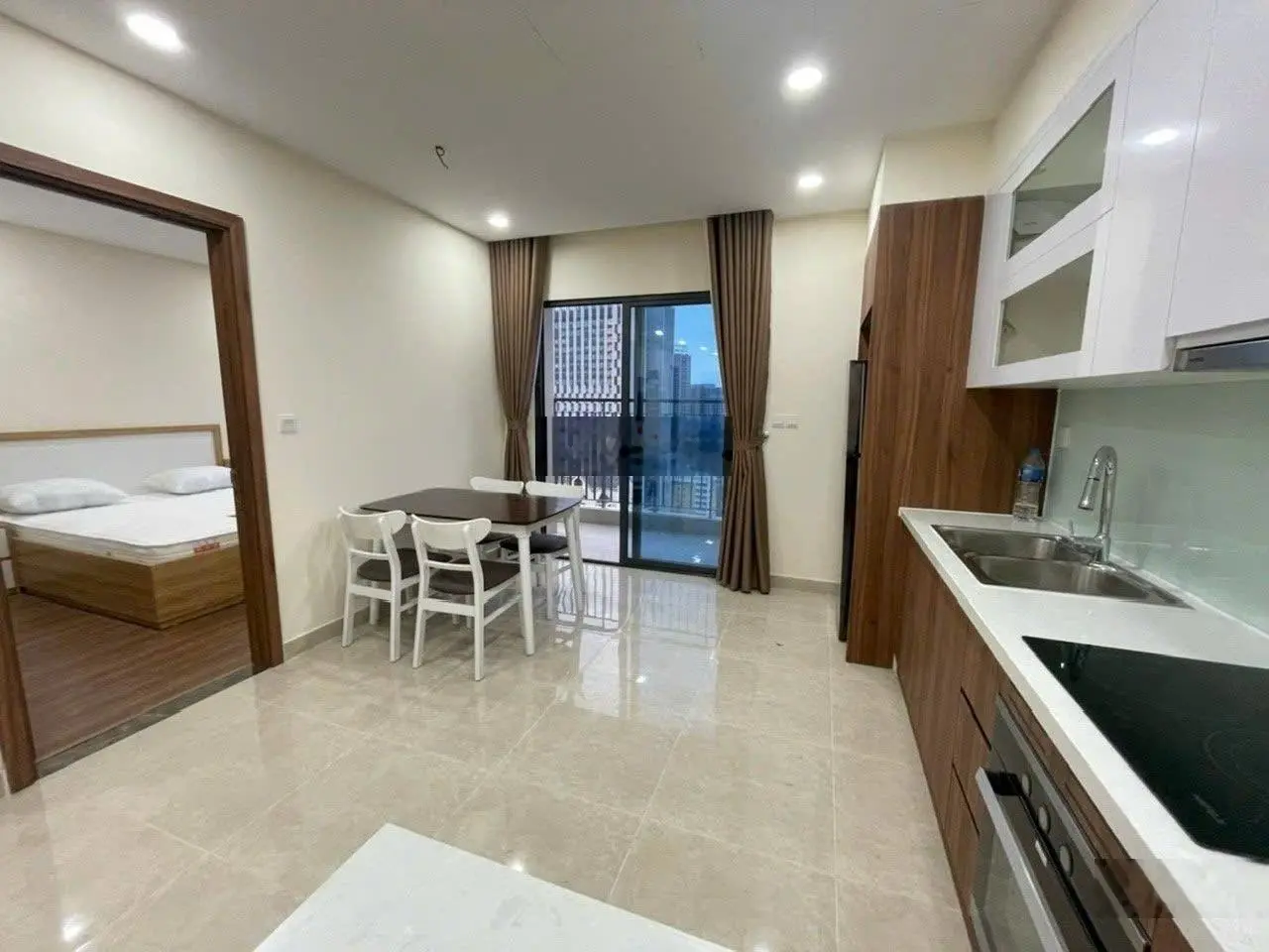 Tôi chính chủ cần bán gấp căn hộ tầng trung, căn góc 2 mặt thoáng. View triệu đô, siêu thoáng mát.