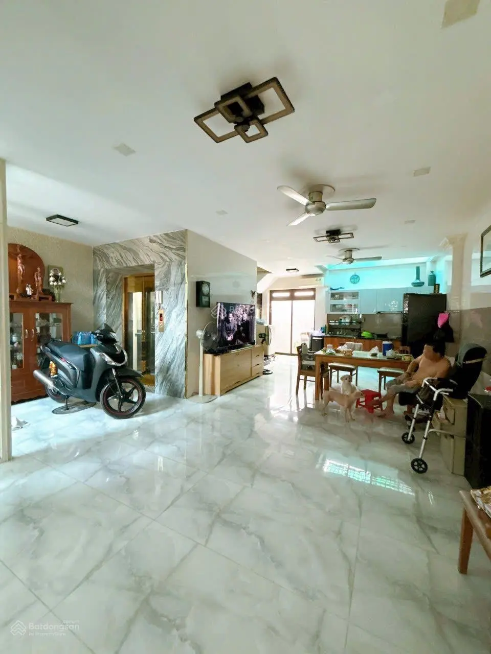 Bán nhà 1 trệt 4 lầu mặt tiền đường Lê Văn Thịnh Q2