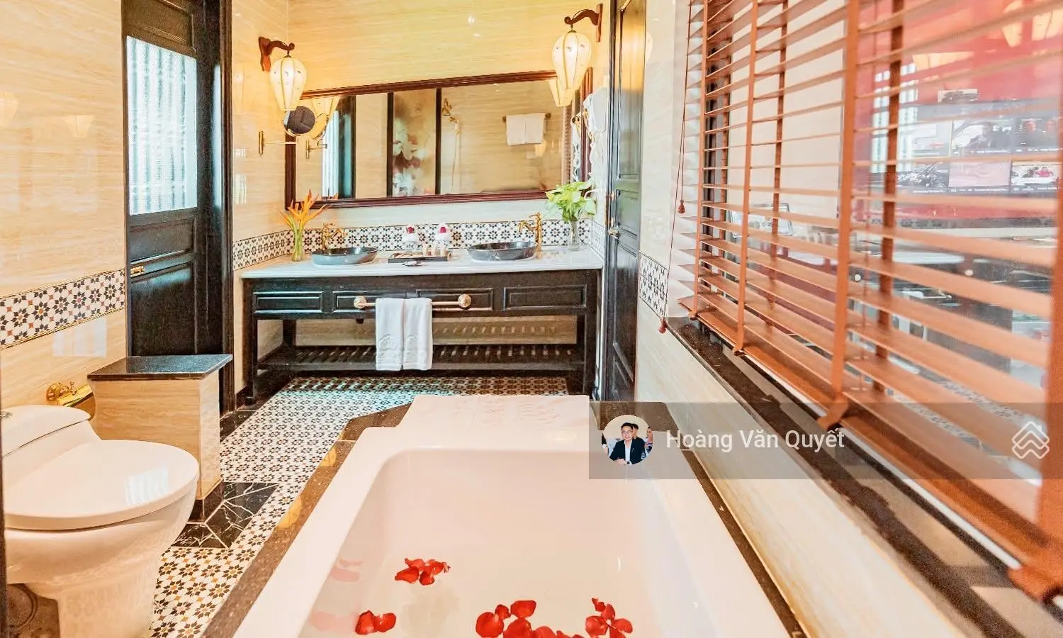 Bán biệt thự 410m2 mặt hồ sen Vườn Vua Resort full đồ sẵn kinh doanh chỉ 18.5tr/m2. LH 0962202555